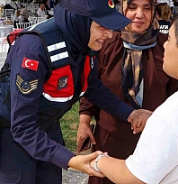 Jandarma ekipleri Engelsiz Yaşam Merkezi'ndeki çocuklarla bir araya geldi