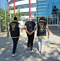 Kadını kurtarmak isteyen genci bıçaklayan şahıs yakalandı