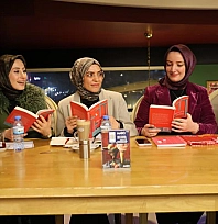 Kadınlar, altın yerine kitap günü yapıyor