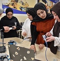 Kadınlar çocuklarıyla hayallerini tasarlıyor