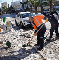Kahta'da kar ve buzlanmaya karşı ekipler sahada