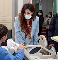 Kanser hastası çocuklara moral ziyareti