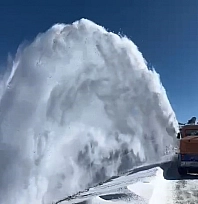 Kapalı köy yollarında çalışmalar sürüyor