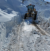 Kapalı yolların açılması için çalışmalar sürüyor