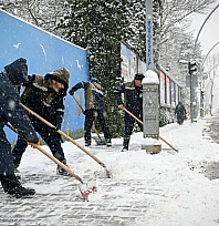 Kar hayatı felç etti: Ekipler 7-24 sahada!