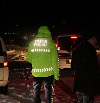 Kar ve tipi nedeniyle yollar ulaşıma kapandı