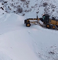 Kar yağışı ulaşımı felç etti: 80 köy yolu kapalı