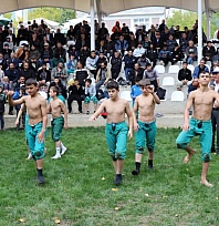 Karakucak güreşleri Cumhuriyet coşkusuyla başladı