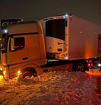 Kayseri-Malatya karayolu buzlandı, 20 araç birbirine girdi