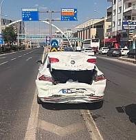 Kaza sonrası 7 aylık hamile sürücü şoka girdi
