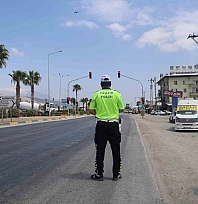 Kırmızı ışıkta durmayarak polisin dron kamerasına yakalandı