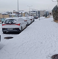 Kış yüzünü gösterdi! Malatyalılar güne karla başladı