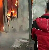 Konteyner alev alev yandı