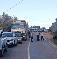 Kontrollü patlatmalar trafiği kilitledi! Uzun araç kuyrukları oluştu