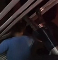 Korkuluklara sıkışan çocuğu itfaiye kurtardı