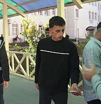 KPSS'de son dakika telaşı: Biri küpesini çıkardı, diğeri sınava giremedi