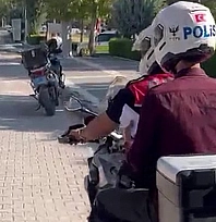 KPSS'ye yetişme telaşındaki adayların imdadına polis yetişti