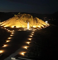 Kraliçeler mezarlığı gece de ziyarete açıldı