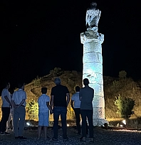 Kraliçeler mezarlığı gece de ziyarete açıldı