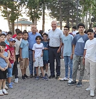 Kur'an kursu öğrencileri piknikte bir araya geldi