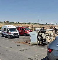 Otomobil refüje çarparak takla attı: 1 yaralı