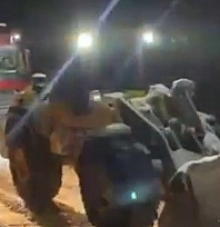 Mahsur kalan doğalgaz yüklü tır kurtarıldı