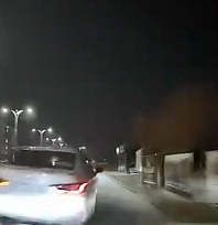 Makas atıp araca çarptı