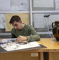 Malatya 6 Şubat depreminde ampute olan Gürbüz, resimle hayata tutunuyor