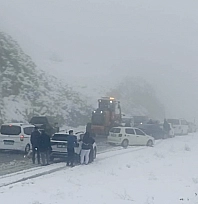 Malatya–Çelikhan Yolunda Yoğun Kar ve Tipi Ulaşımı Felç Etti
