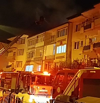 Malatya'da 4 katlı binanın çatısında yangın çıktı