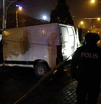 Çevre yolunda kaza: Minibüs direğe çarptı: 18 yaşındaki genç öldü