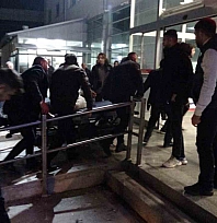 Malatya'da Polis Merkezi önünde bıçaklar çekildi: 3 yaralı