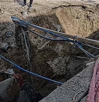 Malatya'da bir aydır kapatılmayan çukur mahalleliyi bezdirdi: Yol tehlike saçıyor