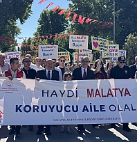 Malatya'da bir çocuğun elinden tutmak için yürüdüler