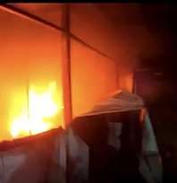 Malatya'da depo alevlere teslim oldu