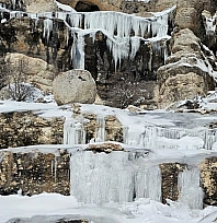 Malatya'da akarsular dondu, buz sarkıtları oluştu