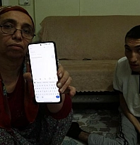 Malatya'da engelleri burnuyla aştı: Okul yüzü görmedi, telefonuyla şiir yazıp faturalarını ödüyor