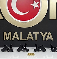 Malatya'da hem evleri hem araçları silah deposuna çevirmişler!