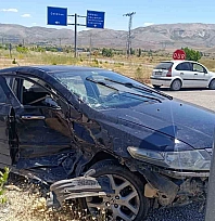 Malatya'da kavşakta çarpıştılar: 2 sürücü yaralandı