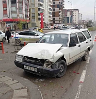 Malatya'da iki araç çarpıştı: 2 yaralı