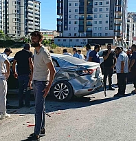 Yüzakı Bulvarında iki otomobil çarpıştı: 1 yaralı