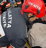 Malatya'da kamyonet ile kamyon çarpıştı: 1 yaralı