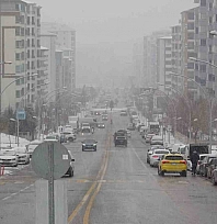 Kar yağışı Malatya'yı esir aldı