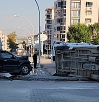 Malatya'da kaza: Minibüs yan yattı