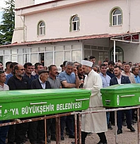 Malatya'da aynı kazada hayatını kaybeden 3 kişilik aile toprağa verildi
