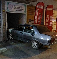 Malatya'da inanılmaz kaza: Önce iki araca çarptı, sonra dershanenin içine girdi!