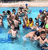 Malatya'da miniklere yaz sürprizi: Kur'an kursu öğrencileri havuzda buluştu