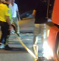 Malatya'da otomobil kanala düşmekten son anda kurtarıldı