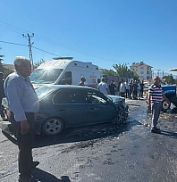 Malatya'da otomobil traktöre çarptı: 3 yaralı