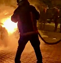 Malatya'da park halindeki araç yandı